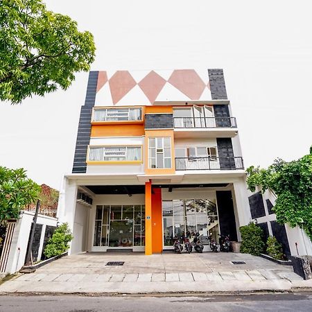 Pratisarawirya Guesthouse By Ecommerceloka Surabaya Exterior foto
