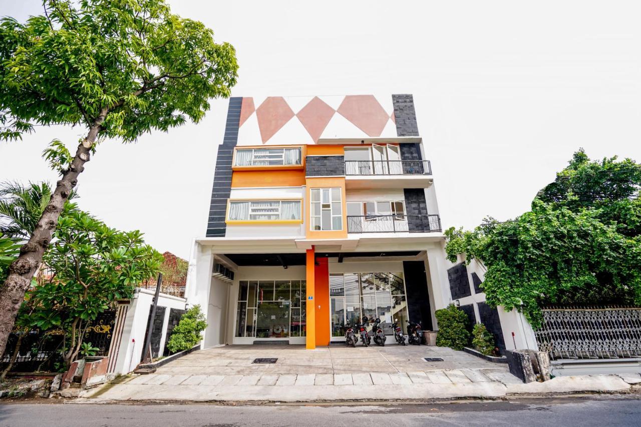 Pratisarawirya Guesthouse By Ecommerceloka Surabaya Exterior foto