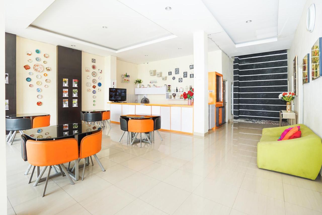 Pratisarawirya Guesthouse By Ecommerceloka Surabaya Exterior foto